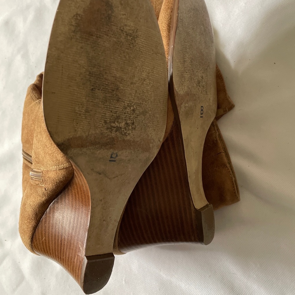 Fashionable Bakers Knee High Boots Brown Suede Wood Wedge Heels 8.5 B - Picture 3 of 12